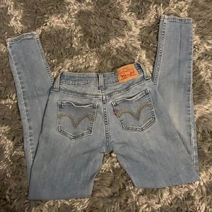 Light wash super skinny low rise Levi’s 2 for 20$